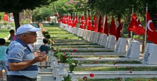 Mezarlık Ve Şehitliklerde Hüzünlü Bayram