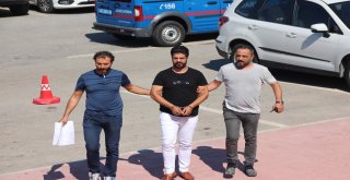 Sahte Kimliğin Sahibi De Aranan Şahıs Çıkınca Yakayı Ele Verdi