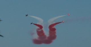 Türk Yıldızlarından Rizede Nefes Kesen Gösteri