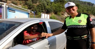 Fethiyede Helikopter İle Havadan Trafik Denetimi