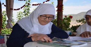 Balkonu Sınıfa Çeviren 80Lik Ninelerin Okuma Azmi