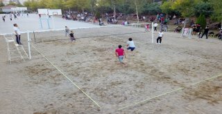 Plaj Futbolu Turnuvaları Renkli Görüntülere Sahne Oluyor