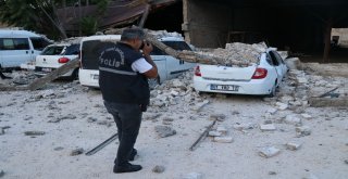 Fabrika Duvarı Araçların Üzerine Çöktü