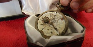 Kurşunun Durdurduğu Saat Görenleri Şaşırtıyor