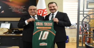 Banvit Basketboldan Karesispora Ziyaret