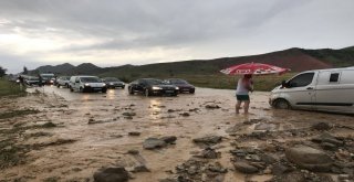 Erzurumda Sağanak Sele Dönüştü