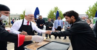 Muharrem Ayı Uşak Üniversitesinde Aşure Dağıtımıyla Bereketlendi