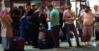 İstanbul Otogarında Bayram Yoğunluğu Akşam Saatlerinde De Devam Etti