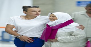 Ankaradan İlk Hac Kafilesi Dualarla Uğurlandı