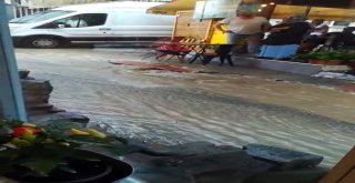 İstanbulda Beklenen Yağış Başladı