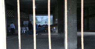 Filmi Çay Alım Yerinde İzlediler