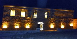 Kayme Sarayı Muhteşem Görüntüsü İle Göz Kamaştırdı