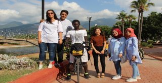Senegalli Öğrenci Ndiaye, Türk İnsanına Ve Türkiyeye Hayran Kaldı