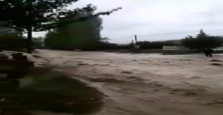 Elmalıda Yol Dere Yatağına Döndü