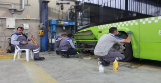 (Özel) Otobüsleri Temizlerken Kemençe Çalıp Şarkı Söylüyorlar