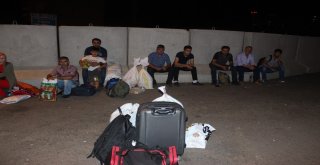 Otobüs Firması İstanbula Giden 20 Yolcuyu Yolda Bıraktı