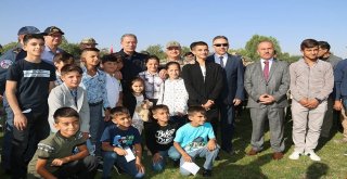 Milli Savunma Bakanı Akar, Yüksekovada Mehmetçikle Bayramlaştı