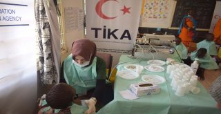 Tikanın Gönüllü Elçilerinden Kenyada İki Bin Çocuğa Diş Sağlığı Taraması