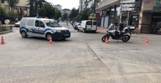 Veliler İstedi Polis Sınav Saatinde Yolu Araç Trafiğine Kapattı