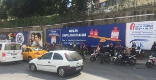 Binlerce Motosikletli Altın Elbiseli Adam İçin Yola Çıktı
