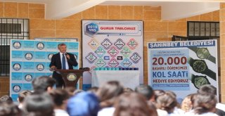 Tahmazoğlu, Öğrencileri Sevindirmeye Devam Ediyor