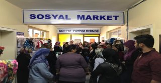 Kırıkkalede 100 Aileye Nakit Ve Kıyafet Yardımı