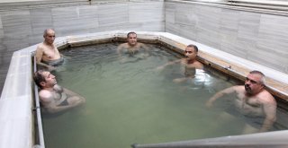 600 Yıldır Emekleyerek Gelenleri Yürüyerek Taburcu Eden Sağlık Merkezi