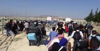 Ülkelerine Gitmek İsteyen Suriyeliler Öncüpınara Akın Etti