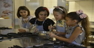 Minik Aşçılar Mutfakta