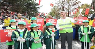Minikler Başkan Usta İle Sokaklardaki Çöpleri Topladı