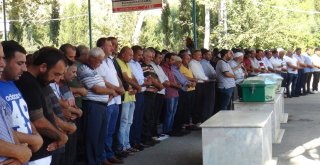 Mersindeki Aile Faciasının Kurbanları Toprağa Verildi