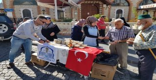 Niksar Belediye Başkanı Özcan Aşure Dağıttı