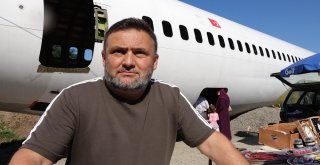 Trabzonda Pistten Çıkan Uçağı Pazar Yerinde Gören Pazarcılar Ne Yapacağını Şaşırdı
