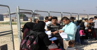 Suriyeliler Ülkelerine Koşarak Gitti