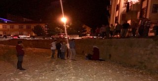Korkulukları Olmayan Çaya Düştü