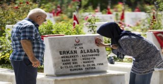 Şehit Yakınlarının Hüzünlü Bayramı