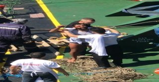 Rus Çift Karadenizin Ortasında Günlerce Mahsur Kaldı