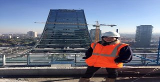 (Özel Haber) Kadın Mimar, “Reflektörlü Montu” İle Buz Pistinde Rüzgar Gibi Esti