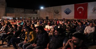 Tarihi Saray, Grup Abdal Şarkıları İle Yankılandı