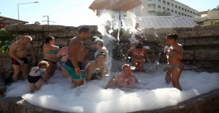 (Özel) Turistler Çamur Banyosuyla Stres Atıyor