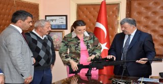 Azeri Kadın Vekil, Mpt-76 İle Atış Yaptı