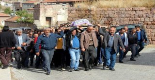 Kazada Ölen Anne Ve Oğlu Toprağa Verildi