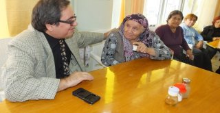 Burhaniyede Sağlıkçılar Yaşlıları Sevindirdi
