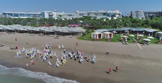 Otel Çalışanları, Yerli Ve Yabancı Tatilcilerle Çöp Topladı