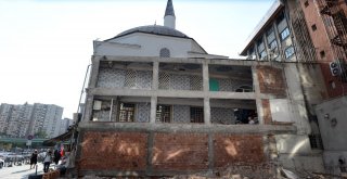 (Özel Haber)  Bahçelievlerde Bir Duvarı Olmayan Cami  Havadan Görüntülendi