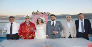 Türkiyenin En Büyük Gölü Ve Feribotunda Nikah Töreni Yapıldı