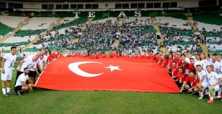 Bursaspor Antrenmanında Meşale Şov