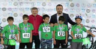 Pendikte Paten Yarışı Renkli Görüntülere Sahne Oldu