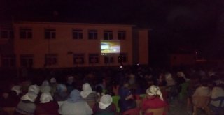 Malazgirtli Köy Halkı Sinema Keyfi Yaşadı