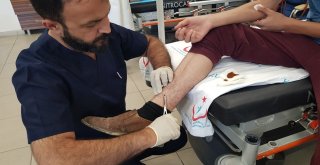 Kurban Kesilirken Ayağına Kene Yapıştı